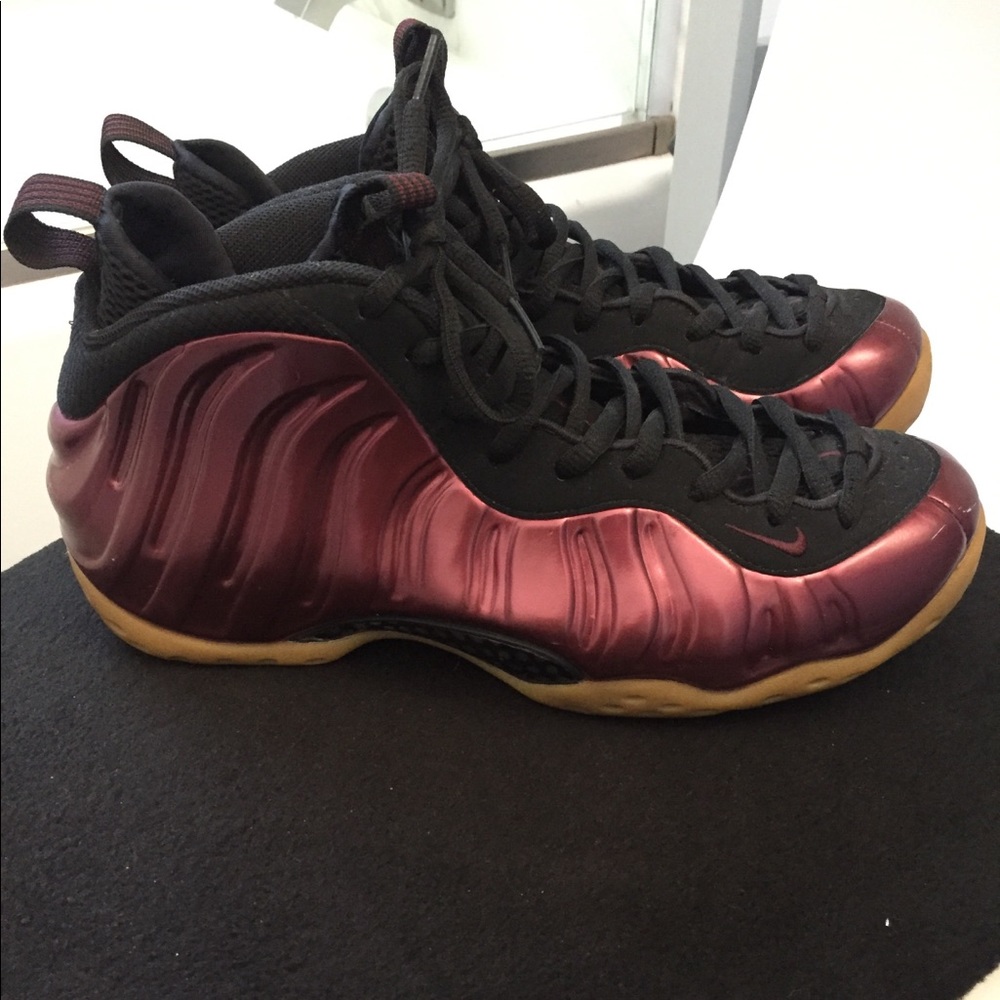 Nike Foamposite Maroon size 10